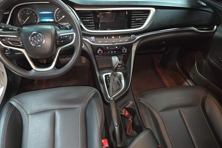 Used Buick GT 2021 Revised Version Flagship 1.5L Automatic Entry-Level Trim Center Console