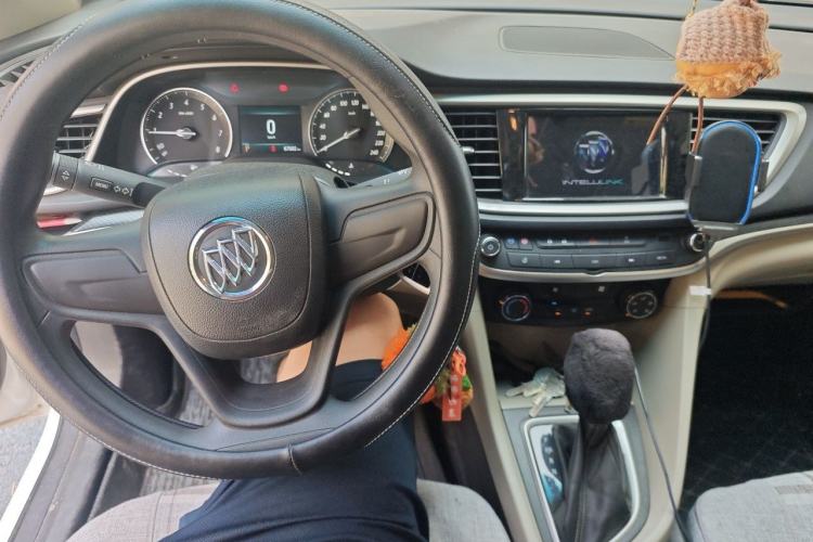 Used Buick GT 2021 Revised Version Flagship 1.5L Automatic Entry-Level Trim Center Console
