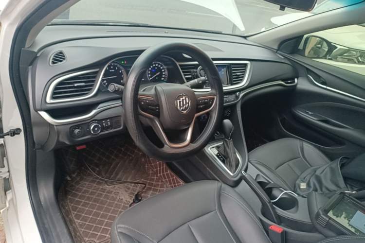 Used Buick GT 2021 Revised Version Flagship 1.5L Automatic Entry-Level Trim Center Console