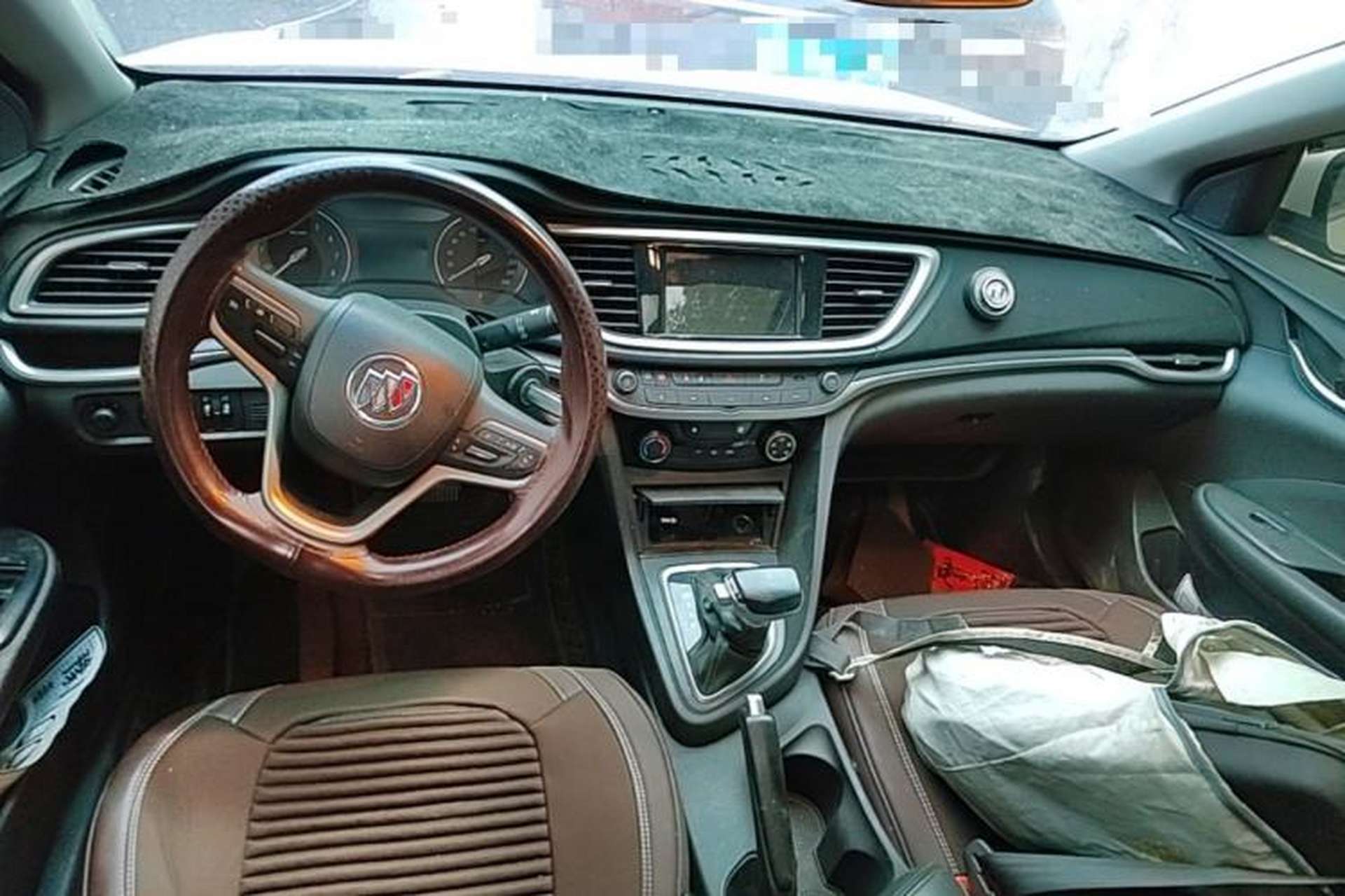 Used Buick GT 2021 Revised Version Flagship 1.5L Automatic Entry-Level Trim Center Console
