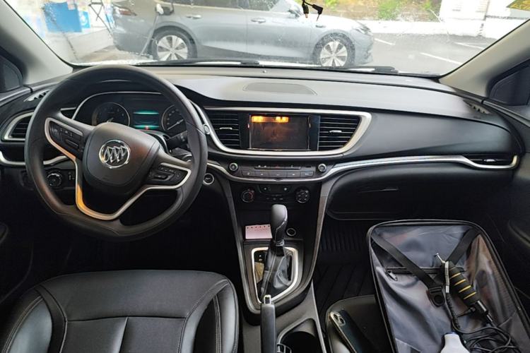 Used Buick GT 2021 Revised Version Flagship 1.5L Automatic Entry-Level Trim Center Console