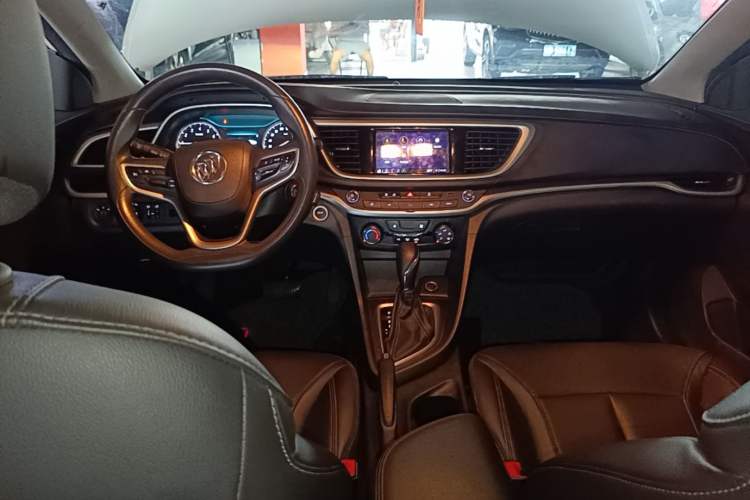 Used Buick GT 2021 Revised Version Flagship 1.5L Automatic Entry-Level Trim Center Console