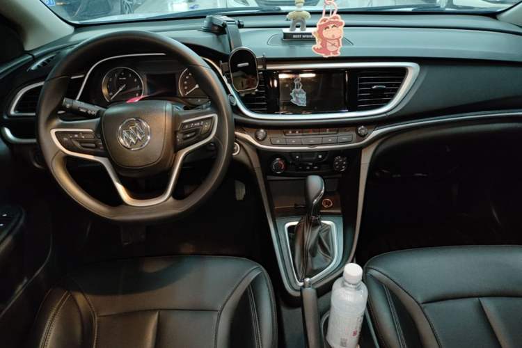 Used Buick GT 2021 Revised Version Flagship 1.5L Automatic Entry-Level Trim Center Console