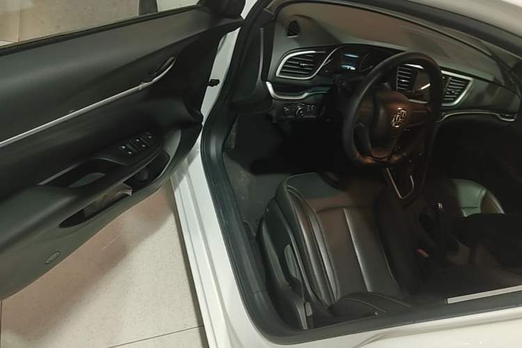Used Buick GT 2021 1.3T Automatic Mild Hybrid Elite Version Driver Seat