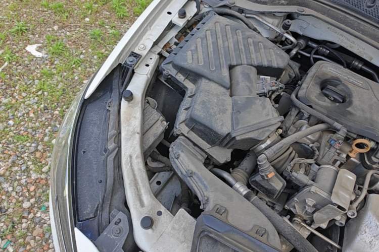 Used Buick GT 2021 Revised Version 1.3T Automatic Mild Hybrid Elite Edition Engine Bay Right