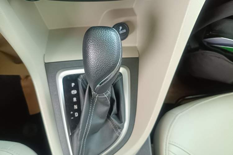 Used Buick GT 2021 Revised Version Flagship 1.5L Automatic Elite Edition Gear Lever