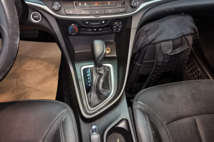 Used Buick GT 2021 Revised Version 1.3T Automatic Mild Hybrid Elite Edition Gear Lever