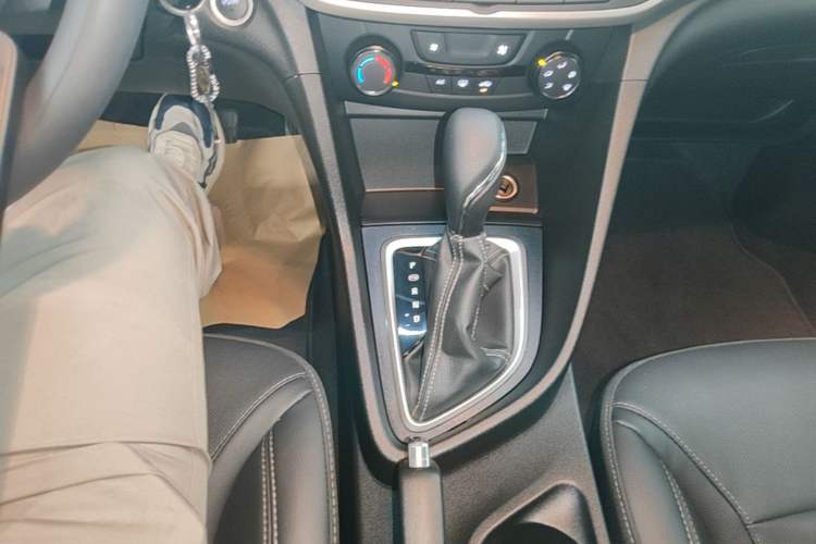 Used Buick GT 2021 Revised Version Flagship 1.5L Automatic Elite Edition Gear Lever