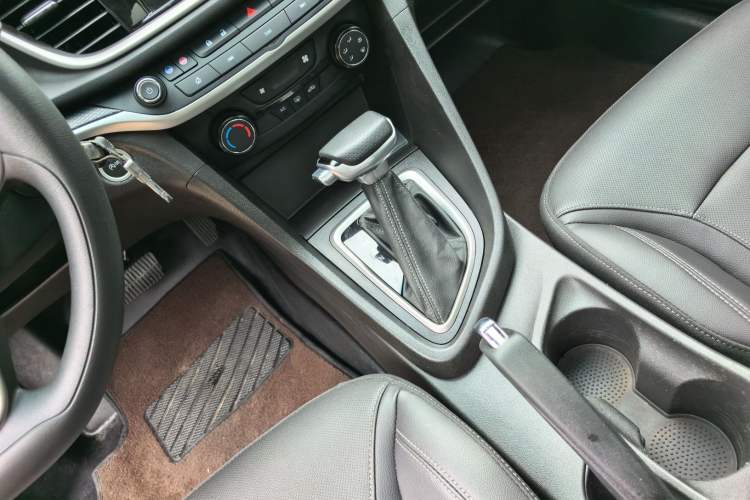 Used Buick GT 2021 Revised Version Flagship 1.5L Automatic Elite Edition Gear Lever