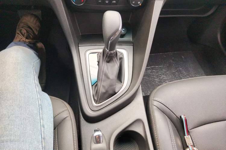 Used Buick GT 2021 Revised Version 1.3T Automatic Mild Hybrid Elite Edition Gear Lever
