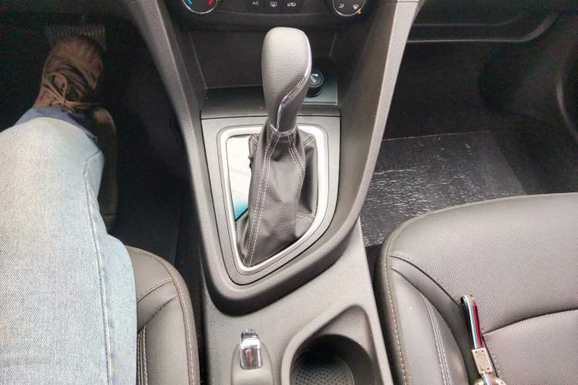 Used Buick GT 2021 Revised Version 1.3T Automatic Mild Hybrid Elite Edition Gear Lever