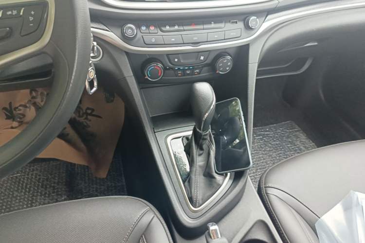Used Buick GT 2021 Revised Version Flagship 1.5L Automatic Elite Edition Gear Lever