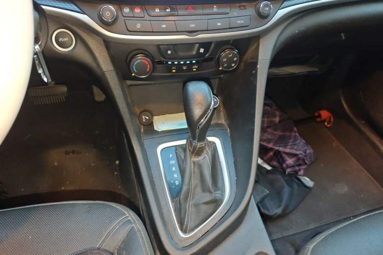 Used Buick GT 2021 1.3T Automatic Mild Hybrid Elite Version Gear Lever