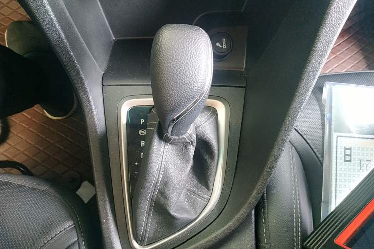 Used Buick GT 2021 Revised Version 1.3T Automatic Mild Hybrid Elite Edition Gear Lever