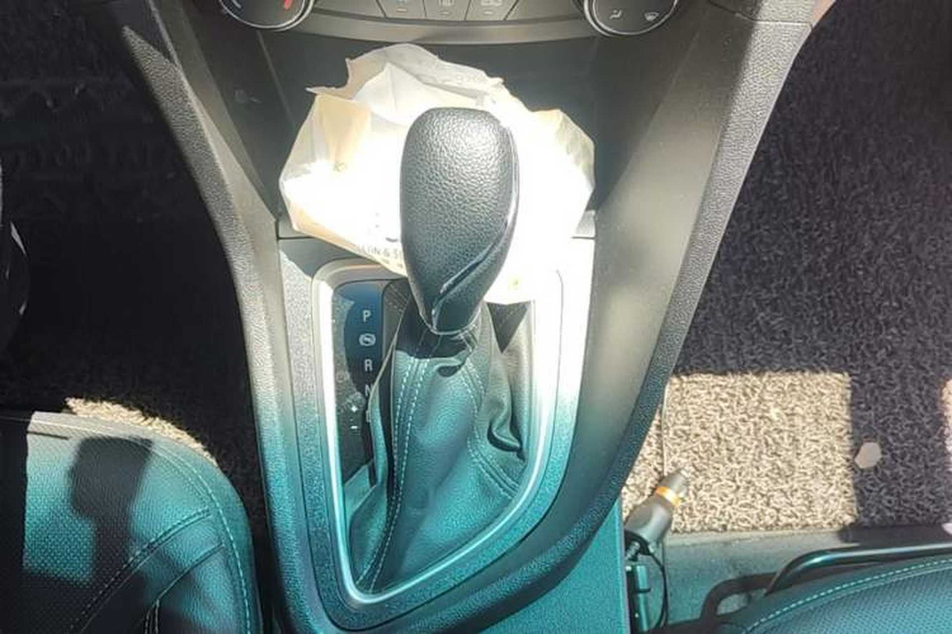 Used Buick GT 2021 Revised Version 1.3T Automatic Mild Hybrid Elite Edition Gear Lever