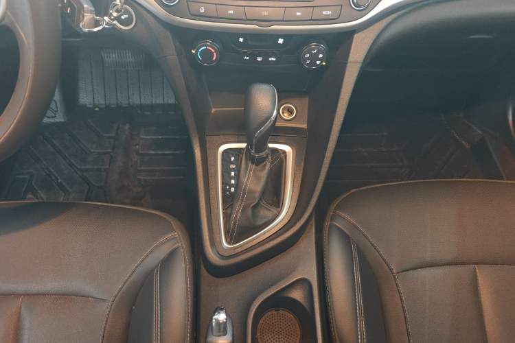 Used Buick GT 2021 Revised Version Flagship 1.5L Automatic Elite Edition Gear Lever