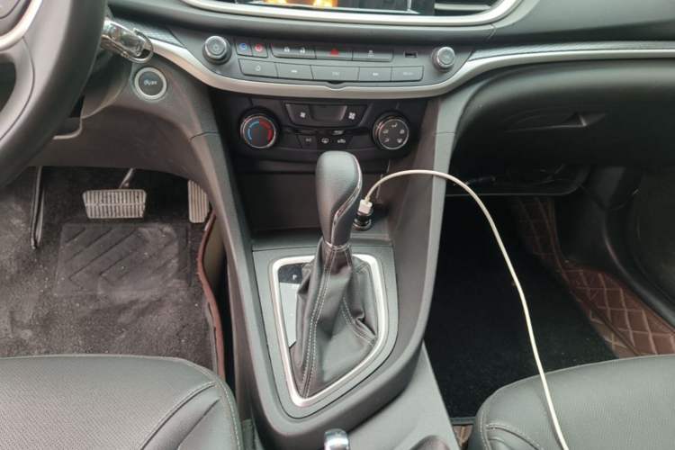 Used Buick GT 2021 Revised Version Flagship 1.5L Automatic Elite Edition Gear Lever