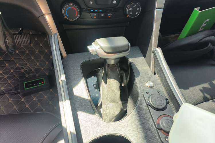 Used Buick GT 2021 Revised Version 1.3T Automatic Mild Hybrid Elite Edition Gear Lever