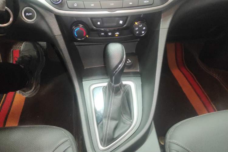 Used Buick GT 2021 Revised Version 1.3T Automatic Mild Hybrid Elite Edition Gear Lever