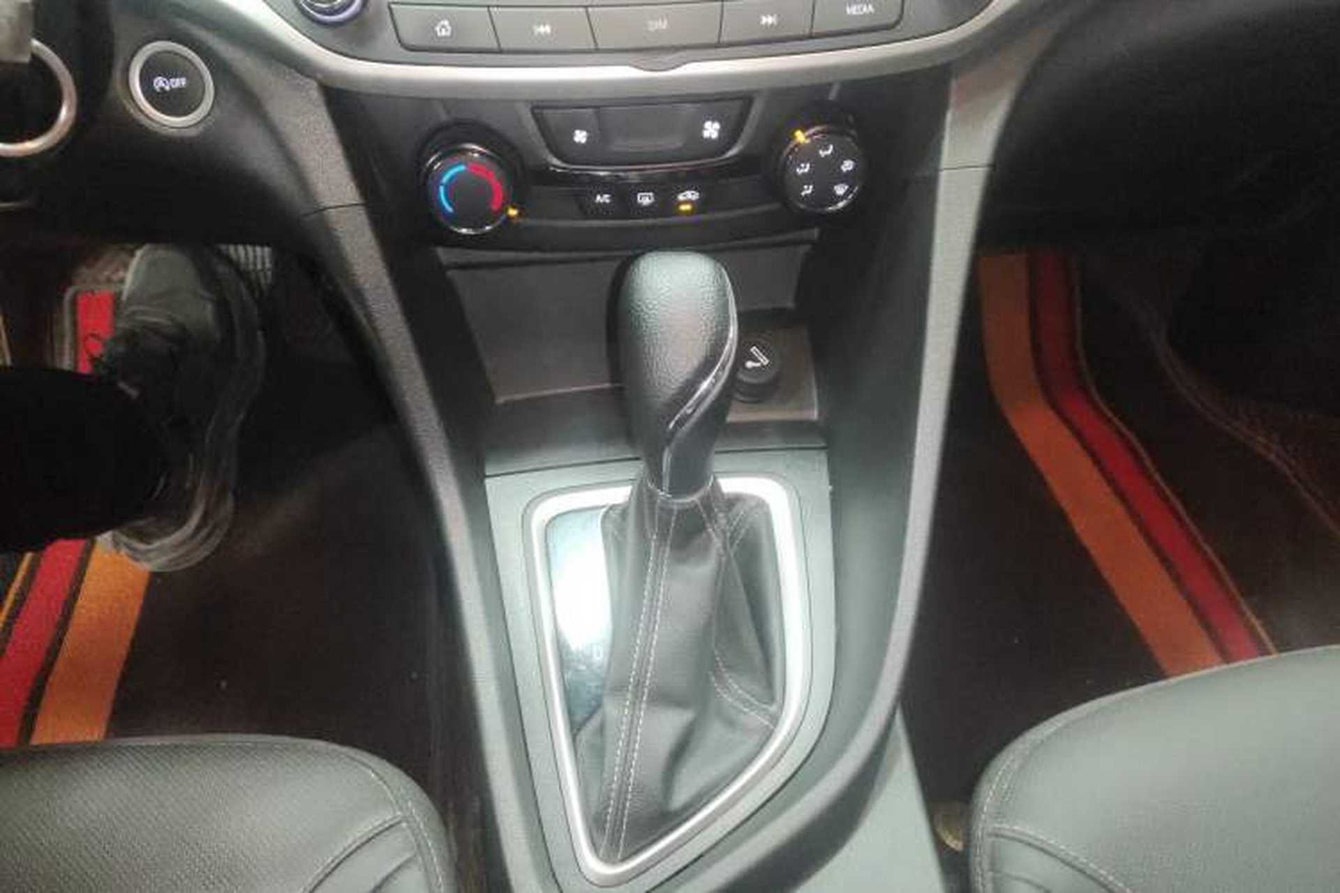 Used Buick GT 2021 Revised Version 1.3T Automatic Mild Hybrid Elite Edition Gear Lever