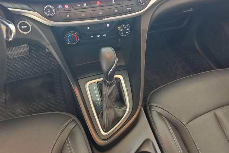 Used Buick GT 2021 1.3T Automatic Mild Hybrid Elite Version Gear Lever
