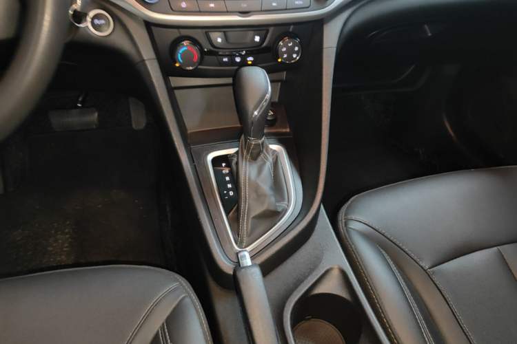 Used Buick GT 2021 Revised Version 1.3T Automatic Mild Hybrid Elite Edition Gear Lever