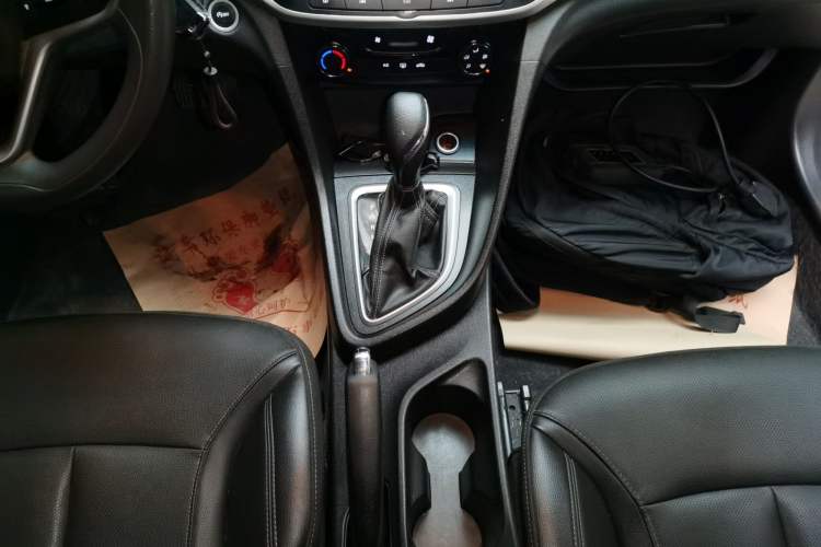 Used Buick GT 2021 Revised Version 1.3T Automatic Mild Hybrid Elite Edition Gear Lever