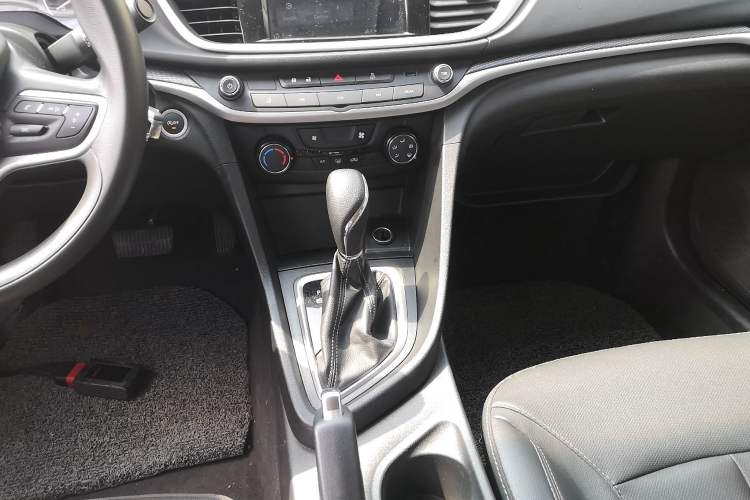 Used Buick GT 2021 Revised Version 1.3T Automatic Mild Hybrid Elite Edition Gear Lever