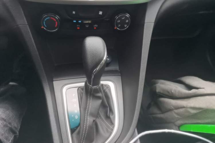 Used Buick GT 2021 Revised Version 1.3T Automatic Mild Hybrid Elite Edition Gear Lever