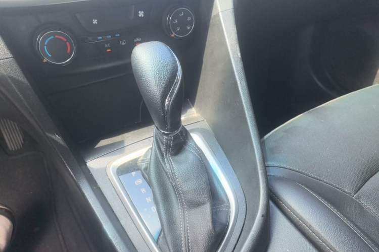 Used Buick GT 2021 Revised Version 1.3T Automatic Mild Hybrid Elite Edition Gear Lever
