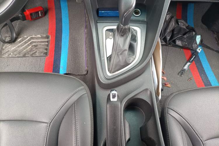 Used Buick GT 2021 Revised Version 1.3T Automatic Mild Hybrid Elite Edition Gear Lever