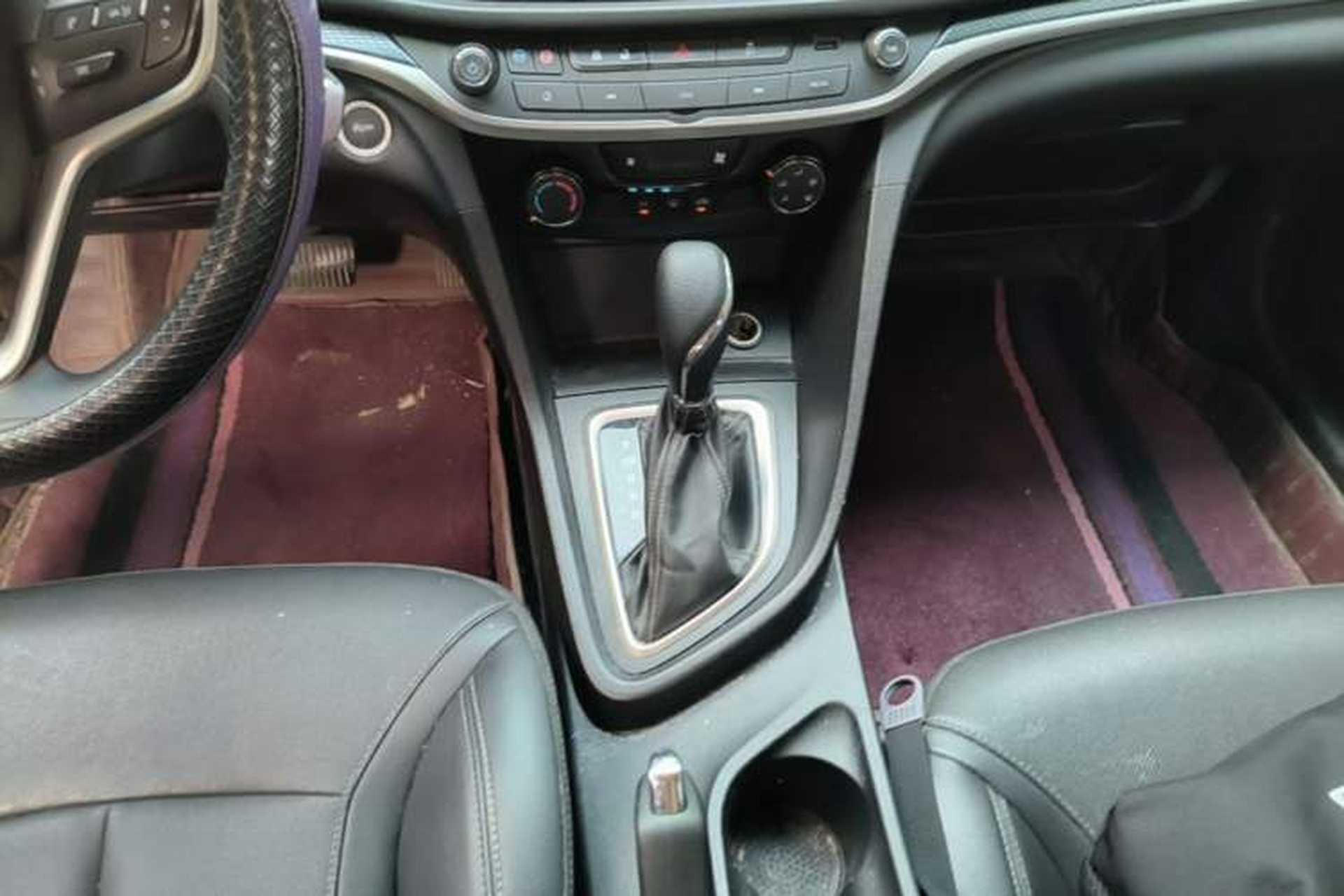 Used Buick GT 2021 Revised Version 1.3T Automatic Mild Hybrid Elite Edition Gear Lever