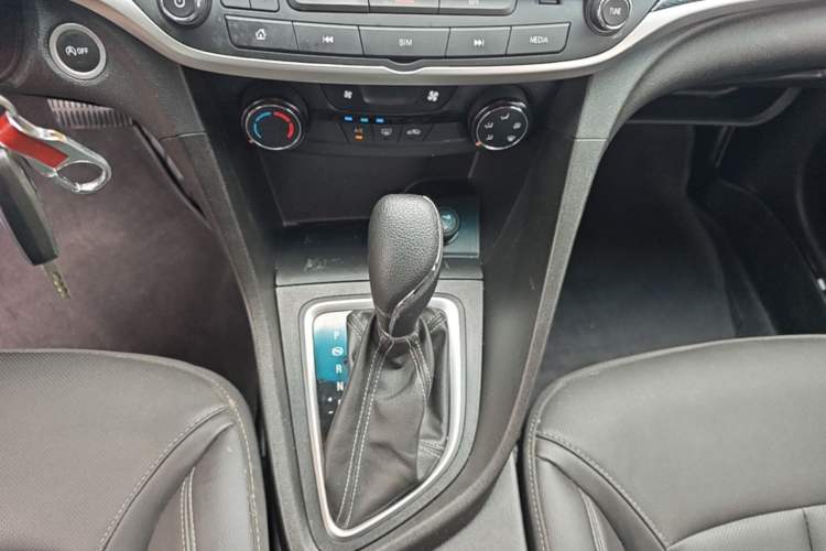 Used Buick GT 2021 Revised Version Flagship 1.5L Automatic Elite Edition Gear Lever