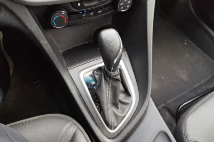 Used Buick GT 2021 Revised Version 1.3T Automatic Mild Hybrid Elite Edition Gear Lever