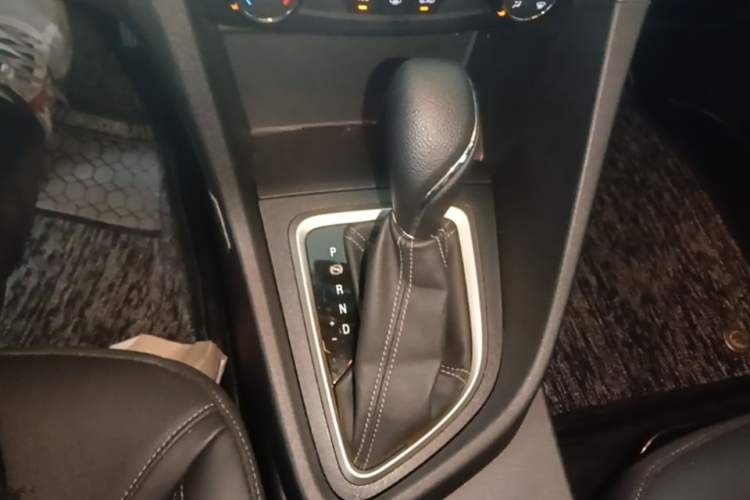 Used Buick GT 2021 Revised Version 1.3T Automatic Mild Hybrid Elite Edition Gear Lever