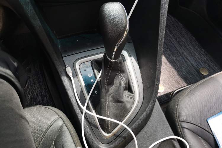 Used Buick GT 2021 Revised Version 1.3T Automatic Mild Hybrid Elite Edition Gear Lever
