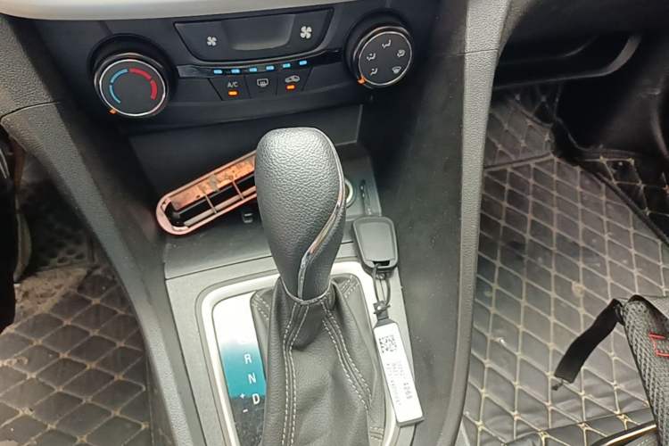 Used Buick GT 2021 1.3T Automatic Mild Hybrid Elite Version Gear Lever