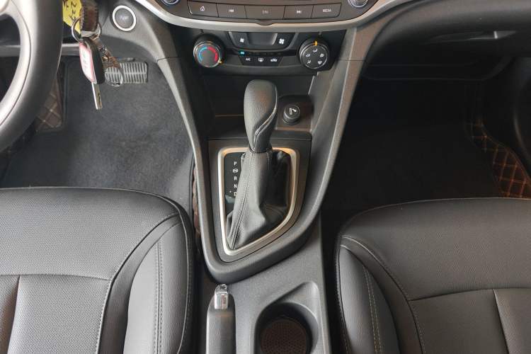 Used Buick GT 2021 Revised Version Flagship 1.5L Automatic Elite Edition Gear Lever