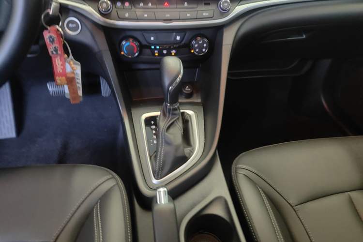 Used Buick GT 2021 Revised Version 1.3T Automatic Mild Hybrid Elite Edition Gear Lever