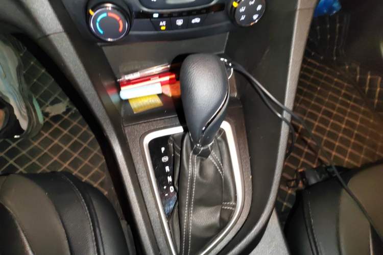 Used Buick GT 2021 Revised Version 1.3T Automatic Mild Hybrid Elite Edition Gear Lever