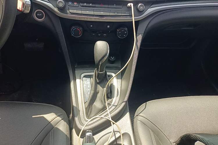Used Buick GT 2021 Revised Version Flagship 1.5L Automatic Elite Edition Gear Lever