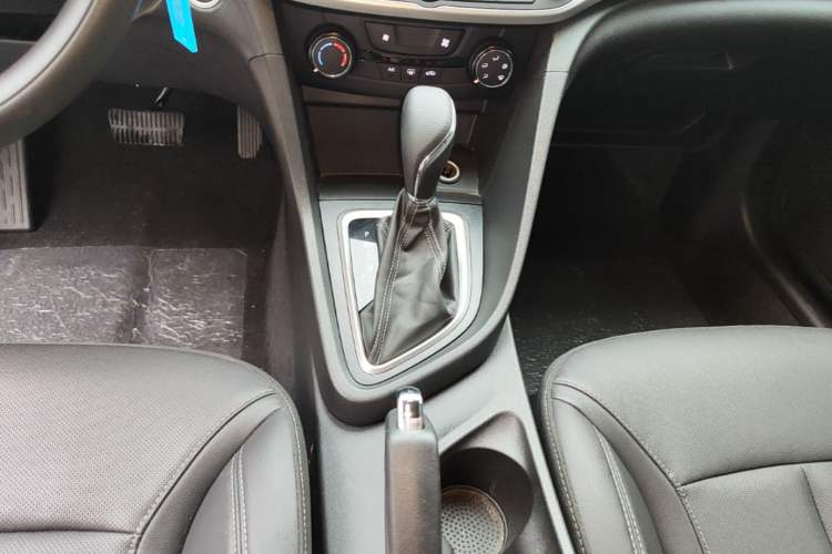 Used Buick GT 2021 Revised Version Flagship 1.5L Automatic Elite Edition Gear Lever