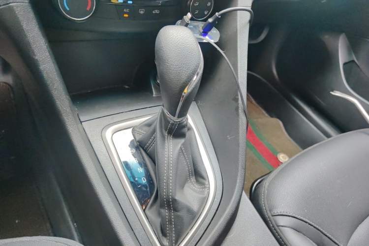 Used Buick GT 2021 Revised Version 1.3T Automatic Mild Hybrid Elite Edition Gear Lever