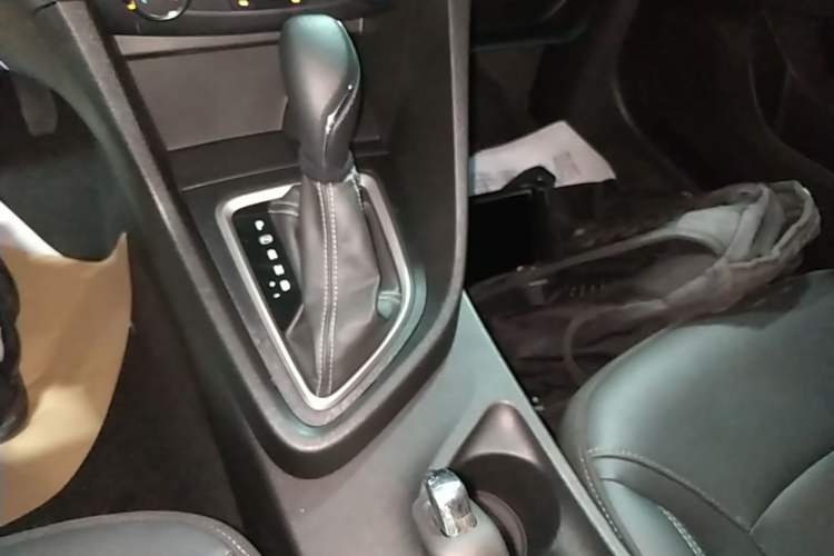 Used Buick GT 2021 Revised Version 1.3T Automatic Mild Hybrid Elite Edition Gear Lever