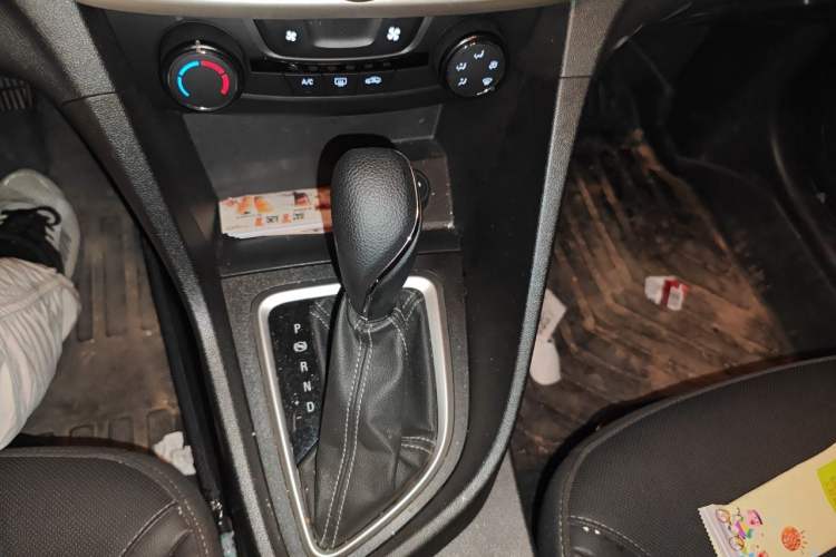 Used Buick GT 2021 Revised Version 1.3T Automatic Mild Hybrid Elite Edition Gear Lever