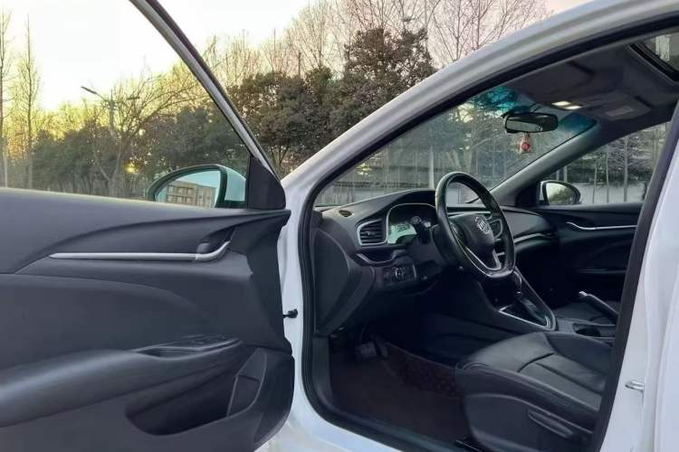 Used Buick GT 2021 Revised Version 1.3T Automatic Mild Hybrid Elite Edition Interior 3
