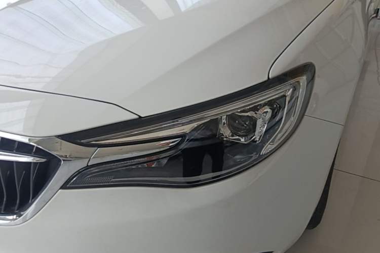 Used Buick GT  Left Front Headlight