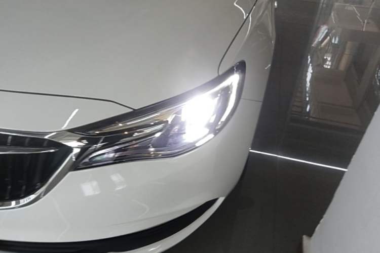 Used Buick GT 2021 Revised Version 1.3T Automatic Mild Hybrid Elite Edition Left Front Headlight