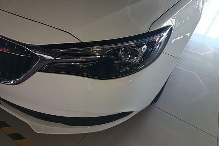 Used Buick GT  Left Front Headlight