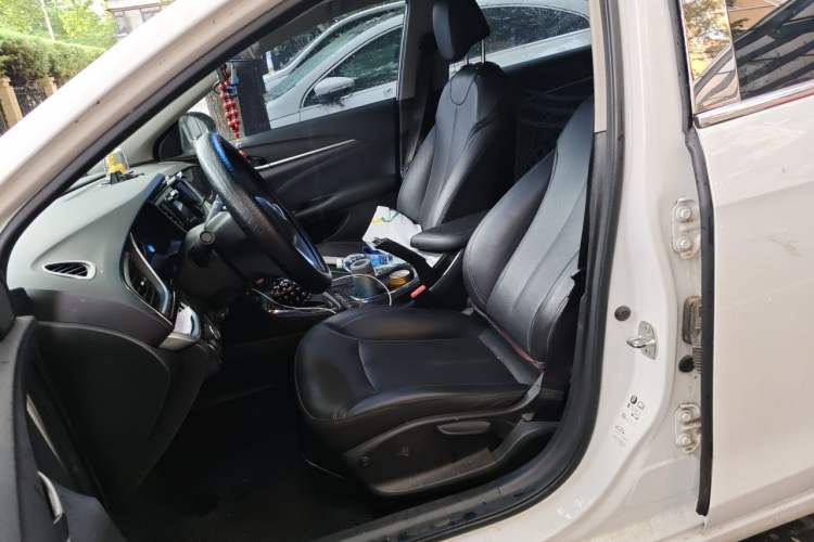 Used Buick GT 2021 1.3T Automatic Mild Hybrid Elite Version Left Front Seat